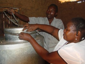 Sealing metal silo for grain storage, Kenya