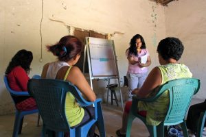 Researcher Gloria Martinez leads a focus group of women in Chiapas, Mexico. CIMMYT/Sam Storr